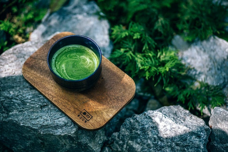 Matcha op een plankje