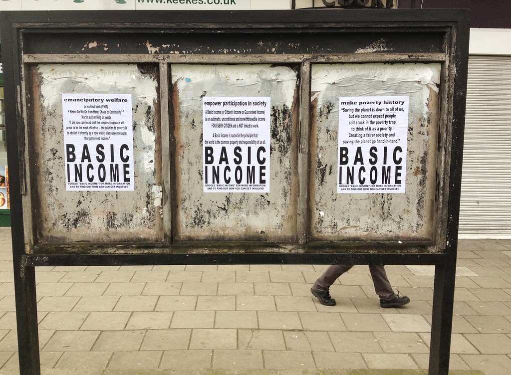 affiches met de Engelse tekst basic income
