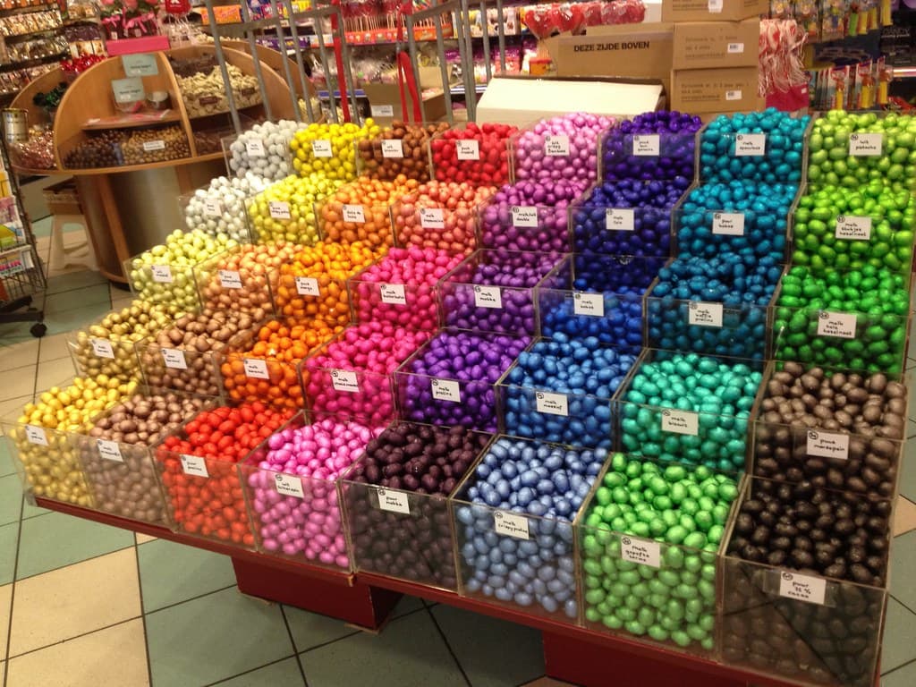 Paaseitjes in een supermarkt