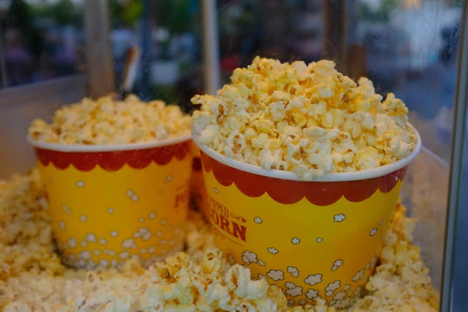Emmers popcorn in een bioscoopzaal, klaar voor de film.