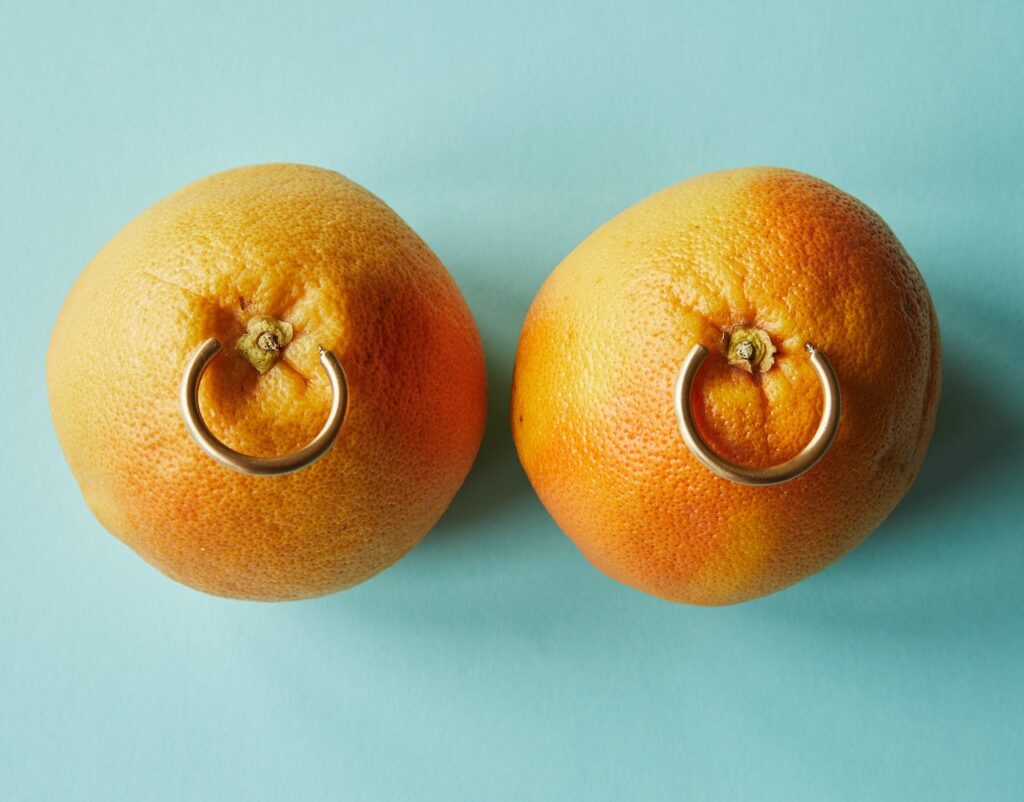 De voordelen en nadelen van een tepelpiercing | voordelen nadelen