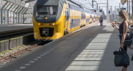 Trein bij het station