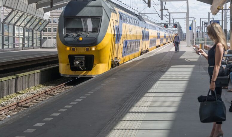 Trein bij het station