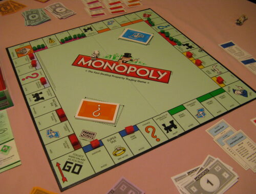 Monopoly spel op tafel