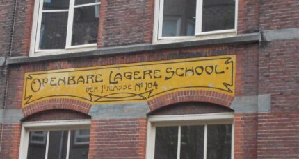 Tegeltableau openbare school 104 Amsterdam-Oost.jpg