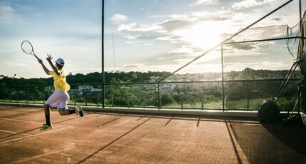 Persoon die tennis speelt
