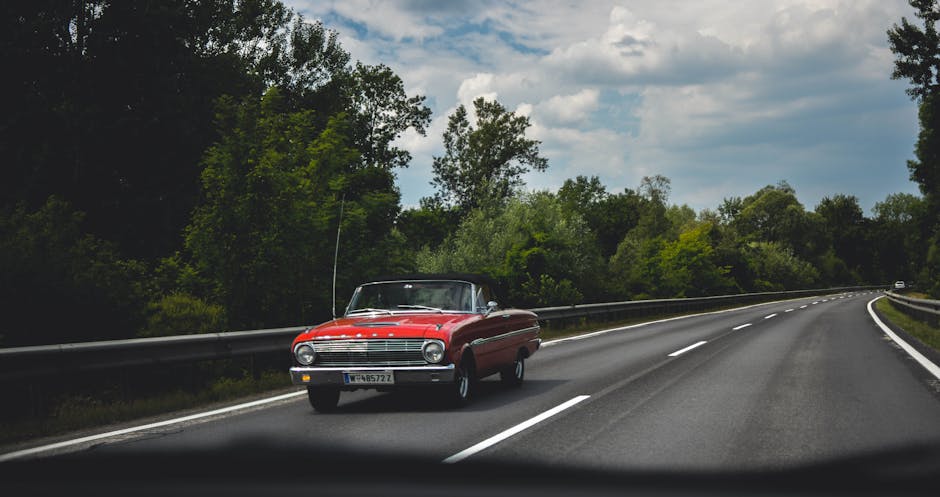 een auto met ene open dak (cabrio)