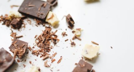 pure chocolade tussen melk en witte chocolade